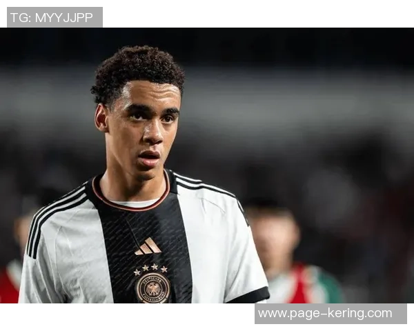 哈维西蒙斯的崛起之路：从青训小将到足球界新星的传奇故事