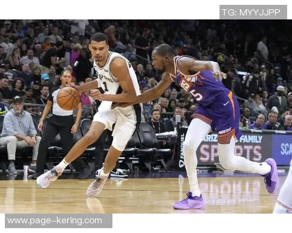 文班亚马新秀赛季表现惊艳场均20分10篮板3盖帽领跑联盟